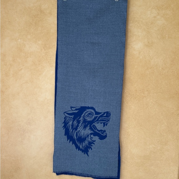 Gucci Blue and Gray Wool Scarf with Wolf Design 71” x 14” - Picture 8 of 10